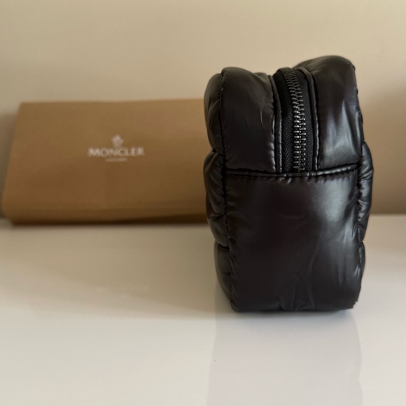 NEW Moncler Toiletry Bag + FREE Gift with Purchase Moncler Shower Gel - Picture 4 of 11